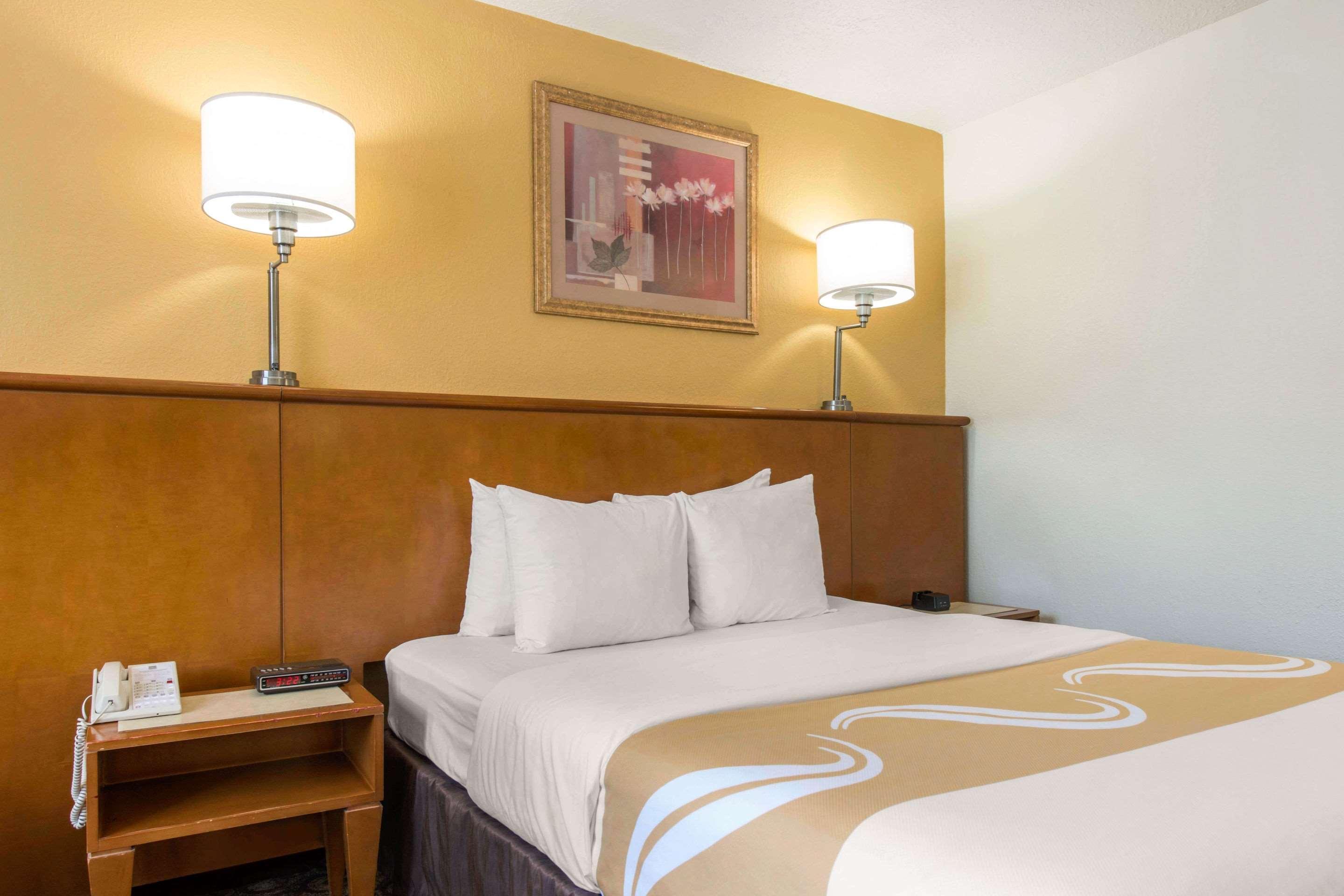 Quality Inn & Suites Near The Theme Parks Orlando Exterior photo