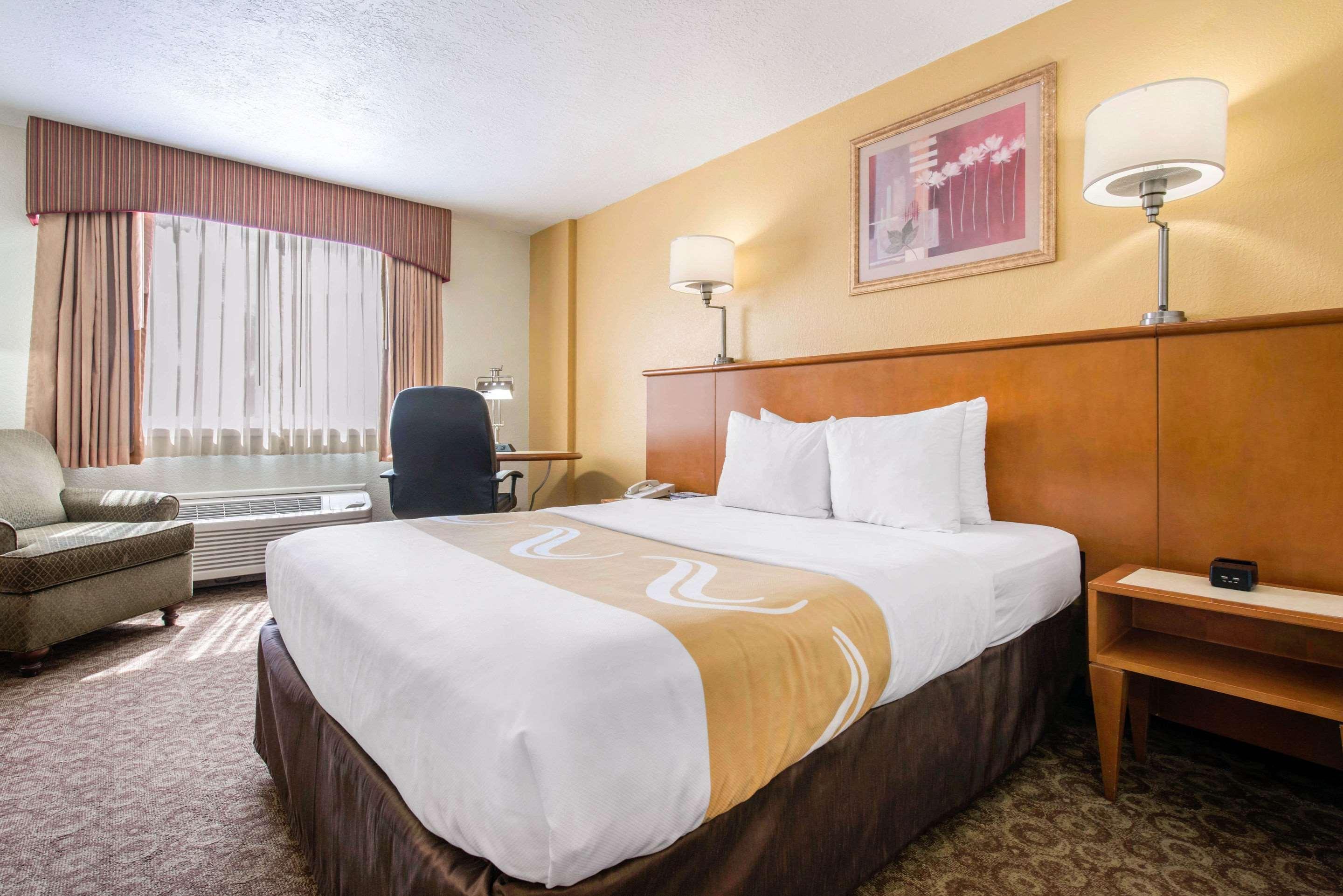 Quality Inn & Suites Near The Theme Parks Orlando Exterior photo