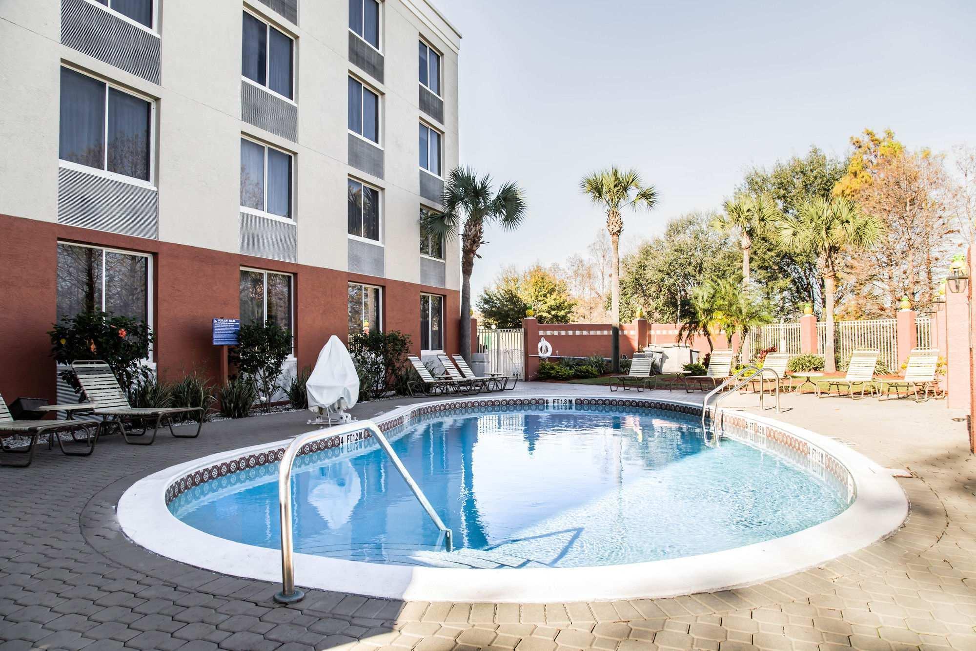 Quality Inn & Suites Near The Theme Parks Orlando Exterior photo