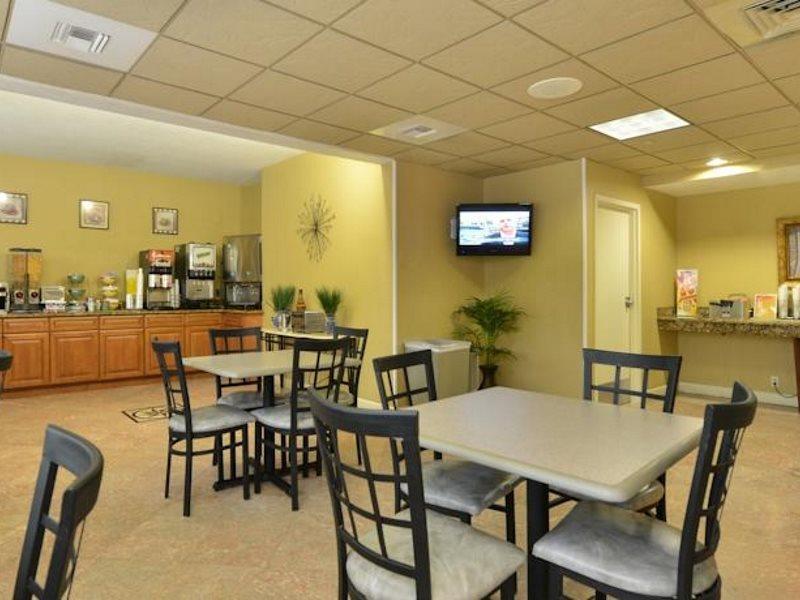 Quality Inn & Suites Near The Theme Parks Orlando Exterior photo