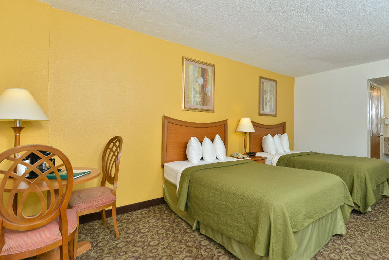 Quality Inn & Suites Near The Theme Parks Orlando Exterior photo