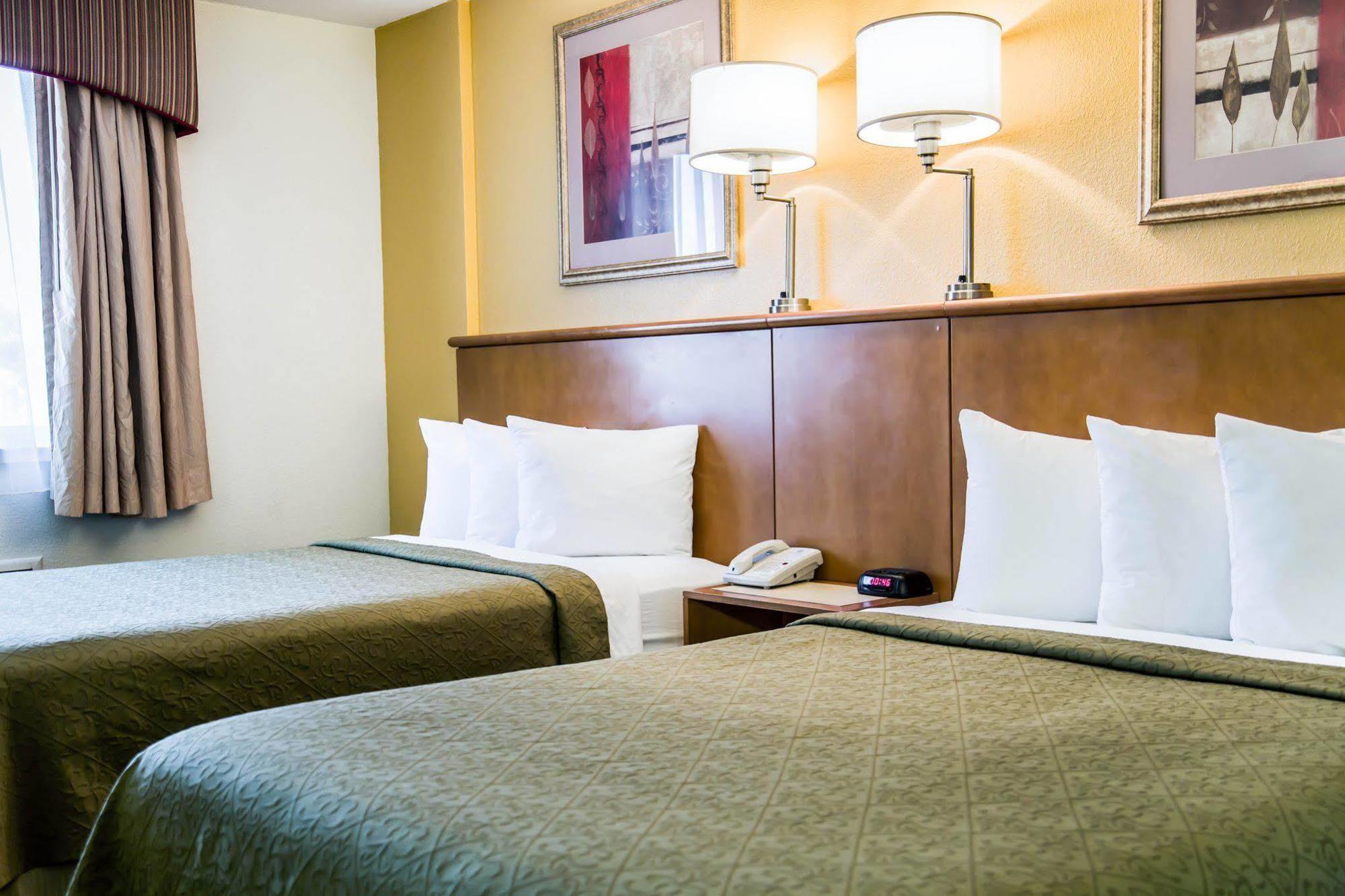 Quality Inn & Suites Near The Theme Parks Orlando Exterior photo