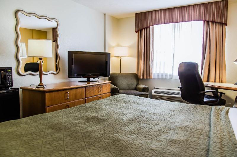 Quality Inn & Suites Near The Theme Parks Orlando Exterior photo